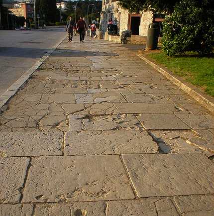 Evo kako je to izgledalo pred dvije godine... Nikakvih promjena... sad sve skupa izgleda jo� ljep�e i starije
