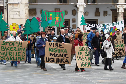 Na Forumu pred gradskom vje�nicom puljani su rekli �ta misle o gradnji u pulskim parkovima...