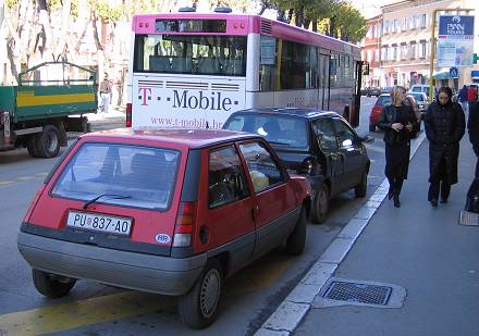 A ovaj primjer parkiranja na stajali�tu autobusa je samo jedan od mnogih istoga dana.