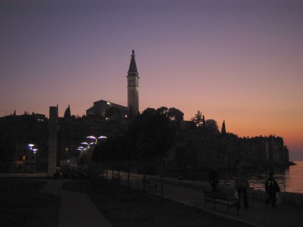 Rovinj se sprema na spavanje. Snimljeno 16.03.2005. u predve�erje.