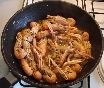 �kampi na buzaru spremljeni u voku - na Li �an In na�in.