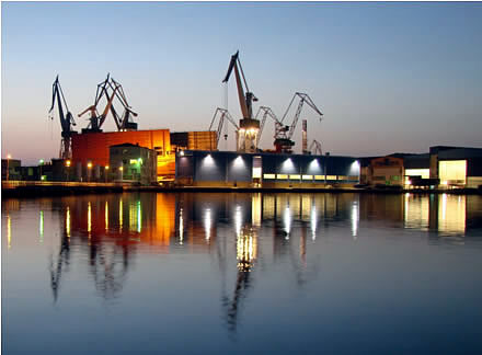 Pogled na dizalice Uljanika u suton jednog od ovih dana