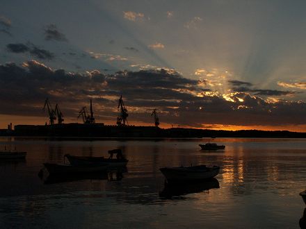 Jo� jedan smiraj dana nad pulskom lukom i Uljanikom